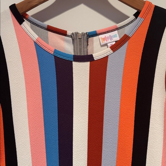 LuLaRoe Amelia striped dress in crepe material with pockets - Picture 2 of 16